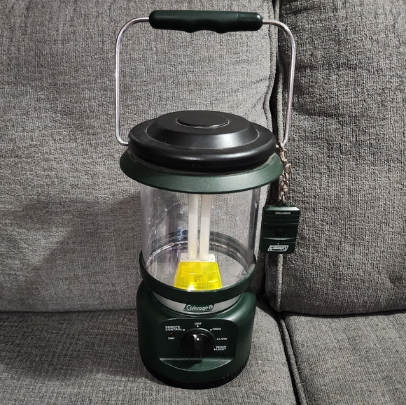 Coleman Remote Control Family Size-Lantern - Picture 1 of 6